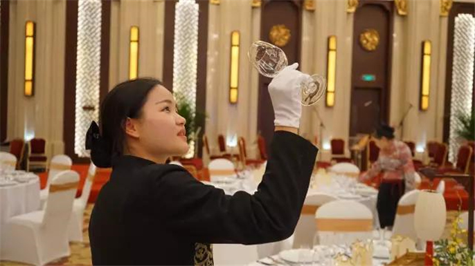 18检查杯子是否有污迹.jpg