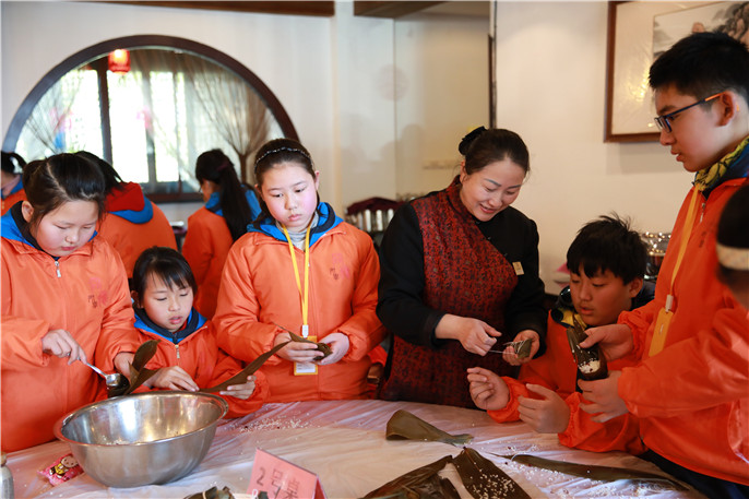 包粽子教学3.JPG